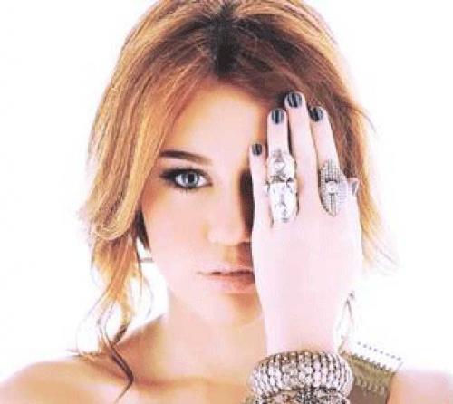 illuminati-signs-Miley-Cyrus-hidden-eye