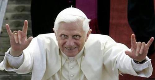 illuminati-signs-pope-benedict-devil-horns