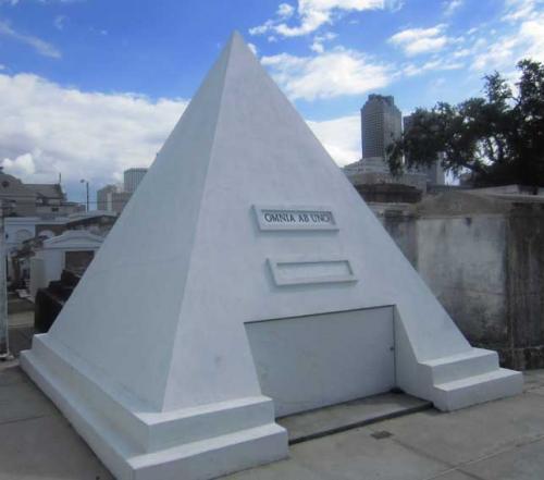 illuminati-symbol-nicolas-cage-tomb-pyramid