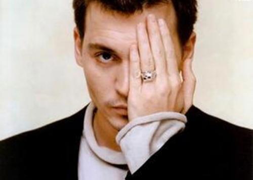 illuminati-sign-johnny-depp-hidden-eye