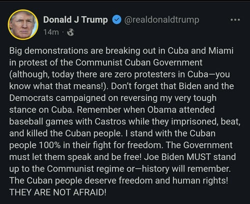 trump desk post 819234350927508974