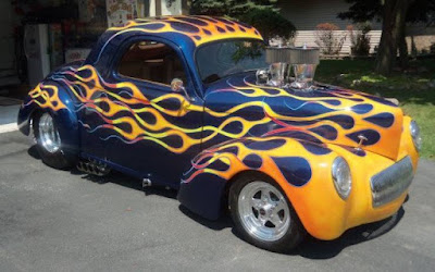 there_are_some_really_weird_cars_in_here_640_36