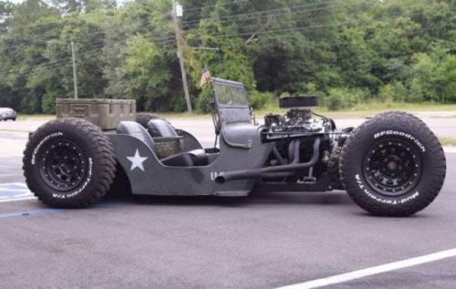 there_are_some_really_weird_cars_in_here_640_40