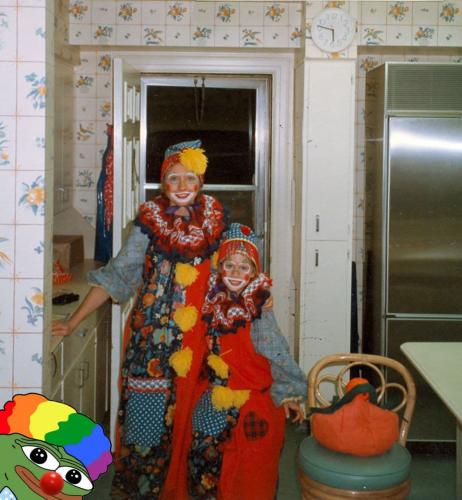 HillaryChelseaHalloween1