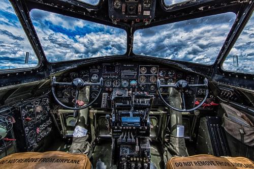 2-b-17-cockpit-