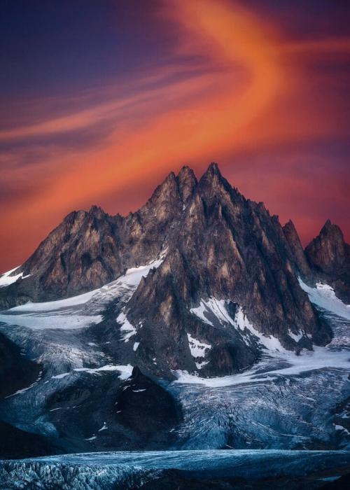 download arorra over snowy mountains