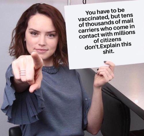 Daisy Ridley Pointing 05112021170524