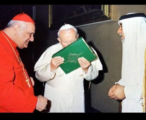 JohnPaulKissesQuran1