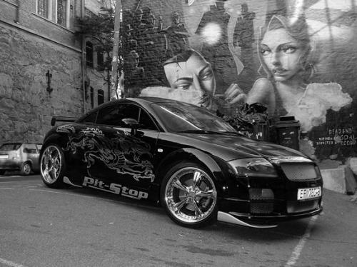 audi tt - black pits