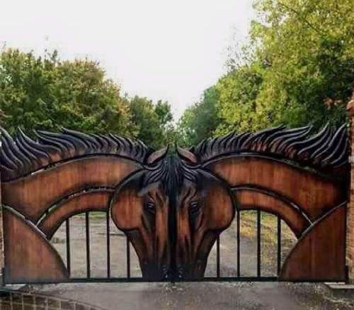 HORSE GATE