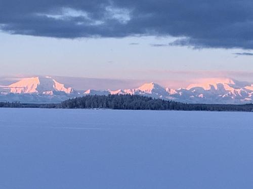 18000B63-B5EF-4DA1-AA41-09B6306615D1