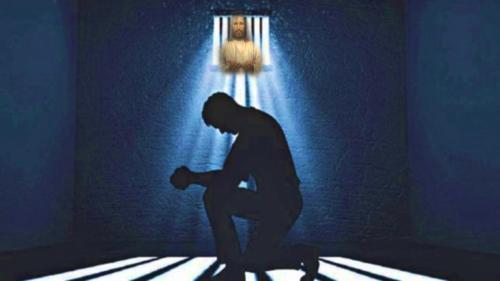 INNOCENT PERSON IN JAIL PRAYING JESUS WATCHING (2)