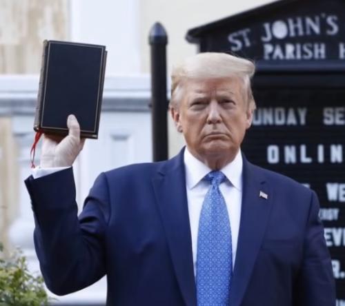 Trump w bible
