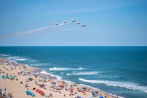 Thunderbird airshow at the beach