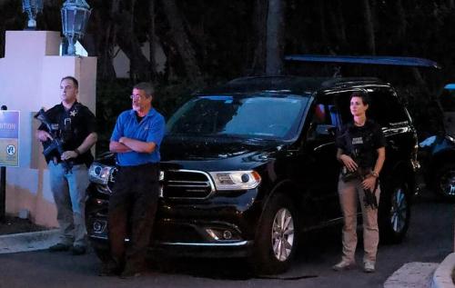 FBI-Outside-Mar-a-Lago2