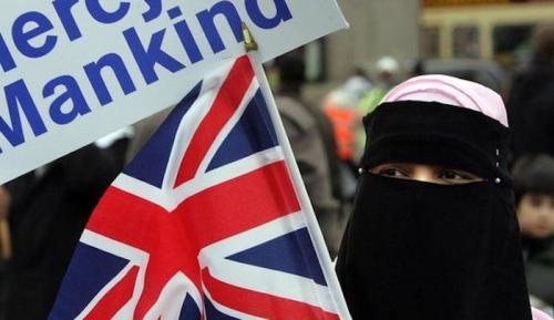 UK-niqabi-with-flag