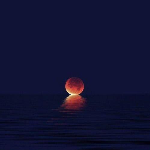 Moon - Setting over sea
