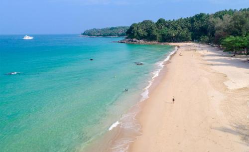 MANATHAI-Surin-Phuket_Beach_002-2601984197