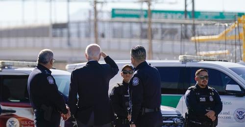 = damn what are they talking anout i don't see any illigals coming over the wall