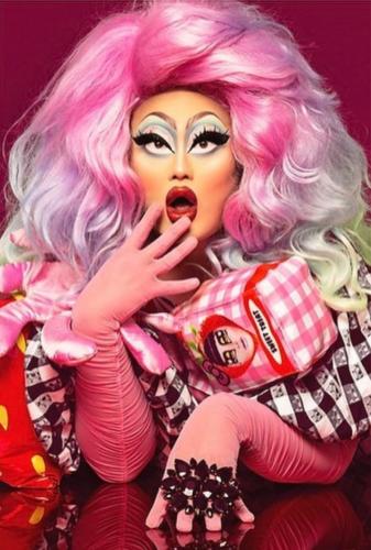 DRAG QUEENS