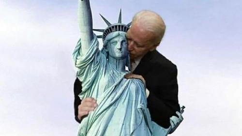 RO Biden statue