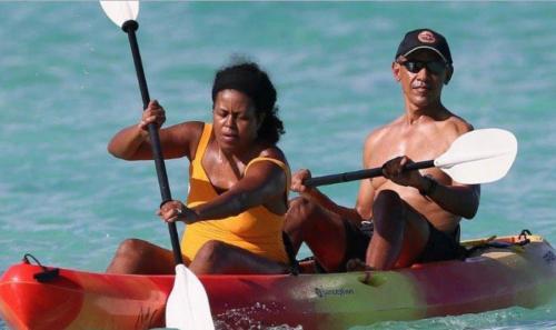 BigMikePaddlesObamaAround