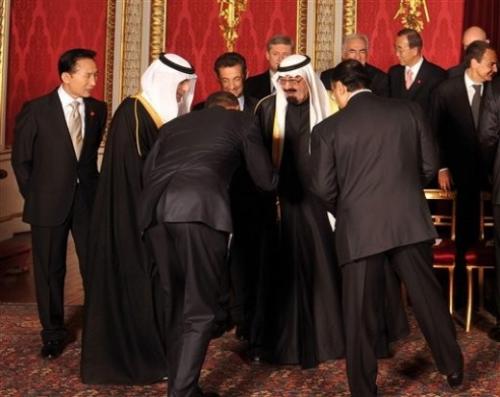 Obama bowing-to-Saudi-King