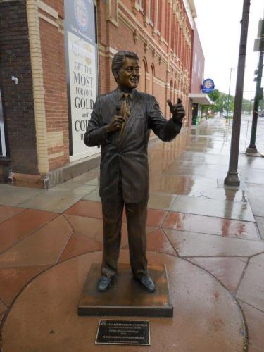 CLINTON STATUE