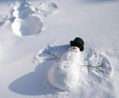 Snow Art -- Snowman making a Snowman