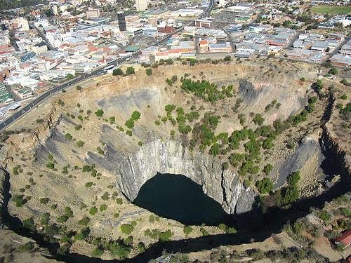 Kimberley Big Hole, South Africa --  Largest Hand-Dug Mine (1097 meter deep yielding over 3 tons of diamonds)