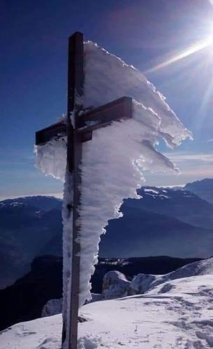 Frozen Cross