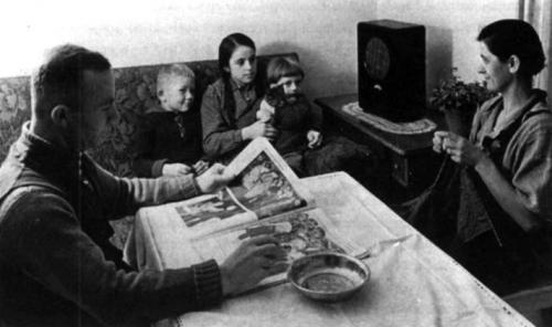 hitlers radio family