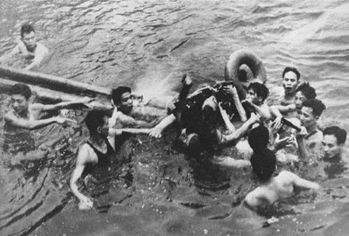 John McCain -- An Airman being captured by Vietnamese in Truc Bach Lake, Hanoi (1967)
