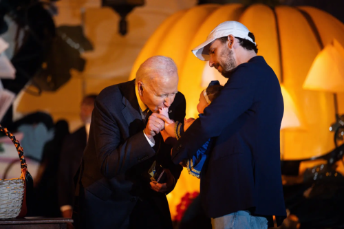 us-president-joe-biden-kisses-92728868