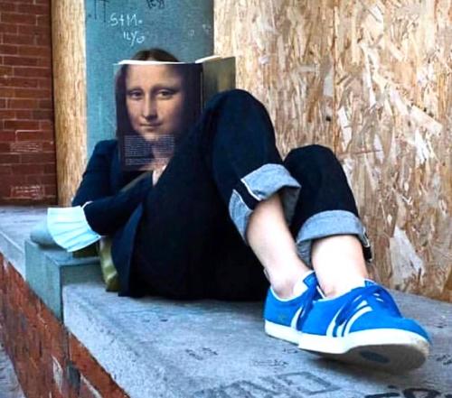 mona