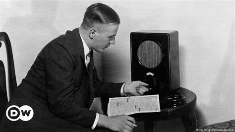 HITLERS RADIO3