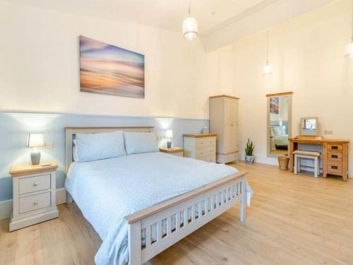 Mid-Wales-Lodges_Lime-Lodge_Double-bedroom_4