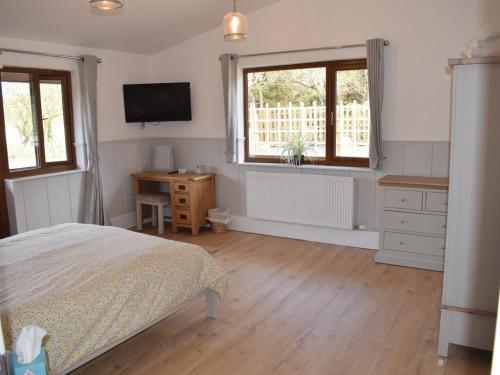 Mid-Wales-Lodges_Lime-Lodge_Bedroom_4