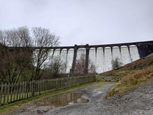 Mid-Wales-Lodge_Claerwen-Dam_1 (1)
