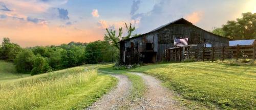Flag - Barn with flag